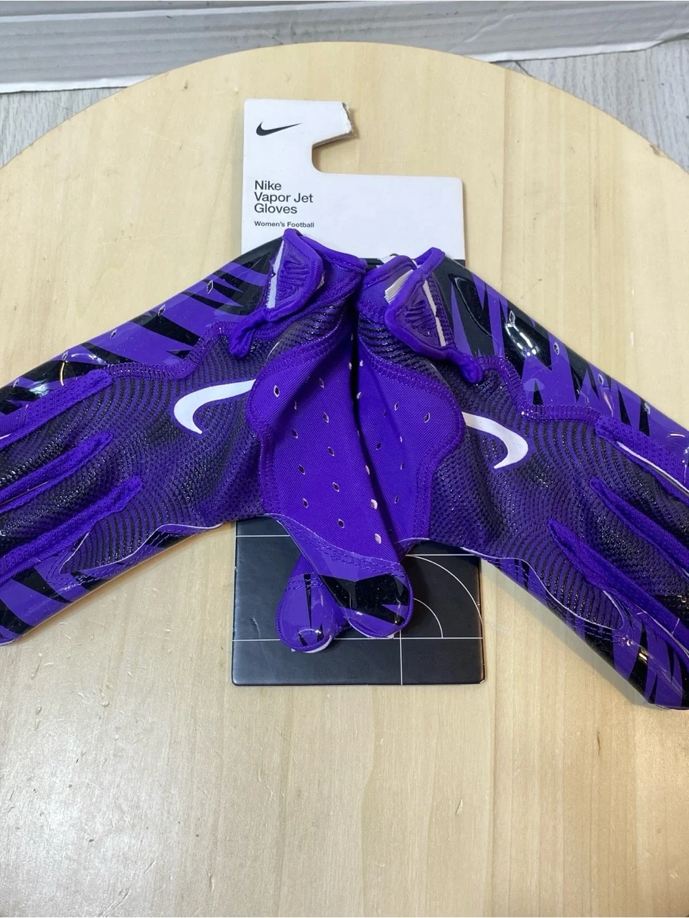 Nike Vapor Jet Women’s Football Gloves Purple/Black Size L Brand New With Tags